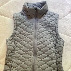 Women's North Face Grey Fitted Vest